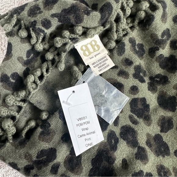 Boo Gemes Cashmere Pom Pom Printed Wrap In Camo Animal - Picture 5 of 5